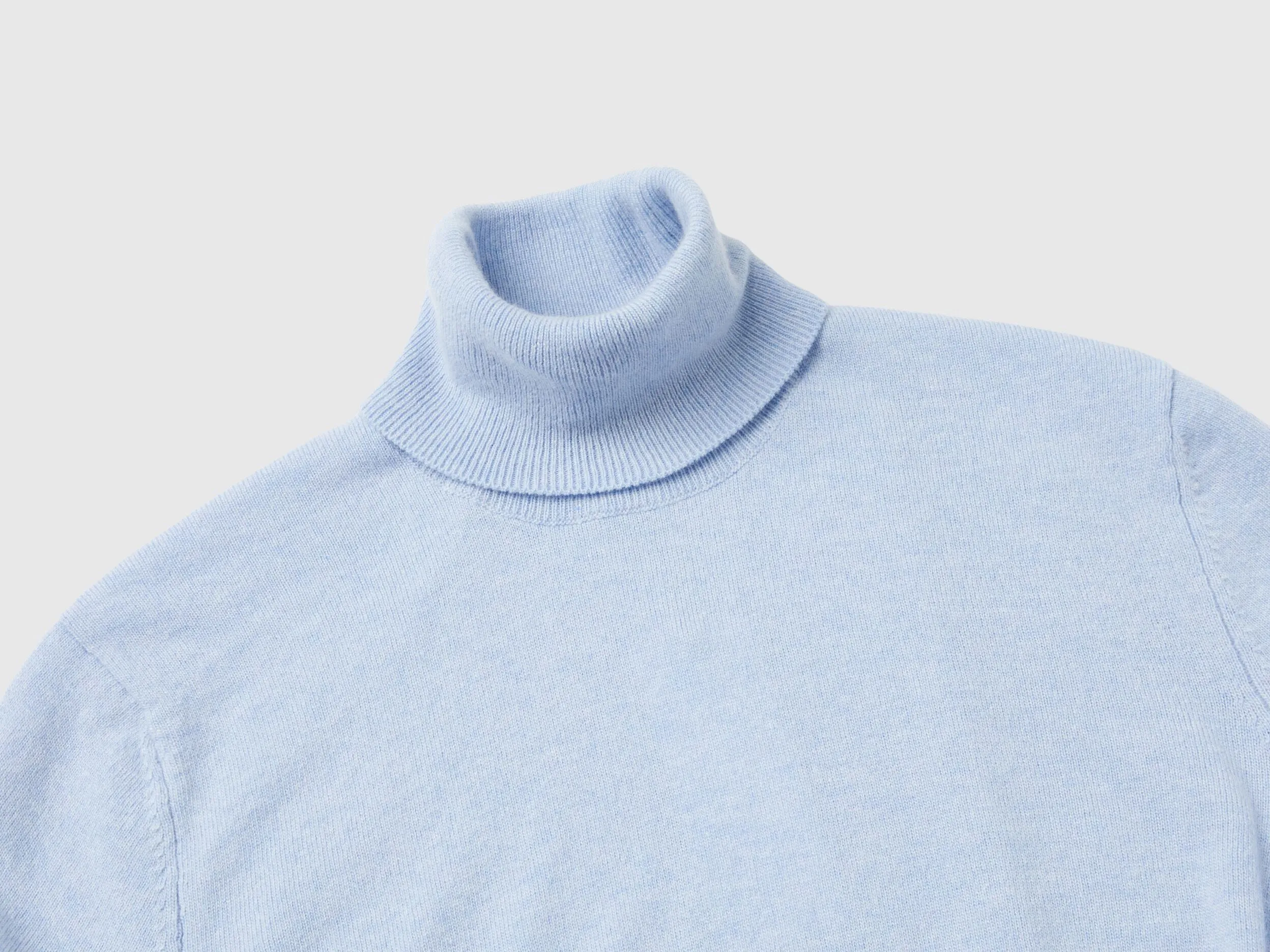 Ocean blue short sleeve turtleneck in cashmere blend - Light Blue | Benetton