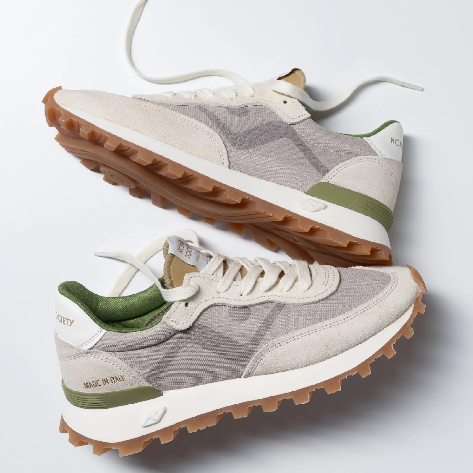 Sneakers in ecopelle grigio e sabbia