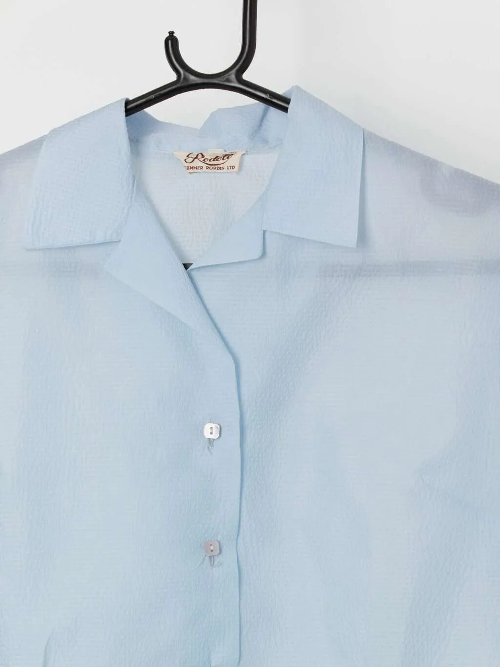 Vintage 1950s women’s blouse in pastel blue – Medium